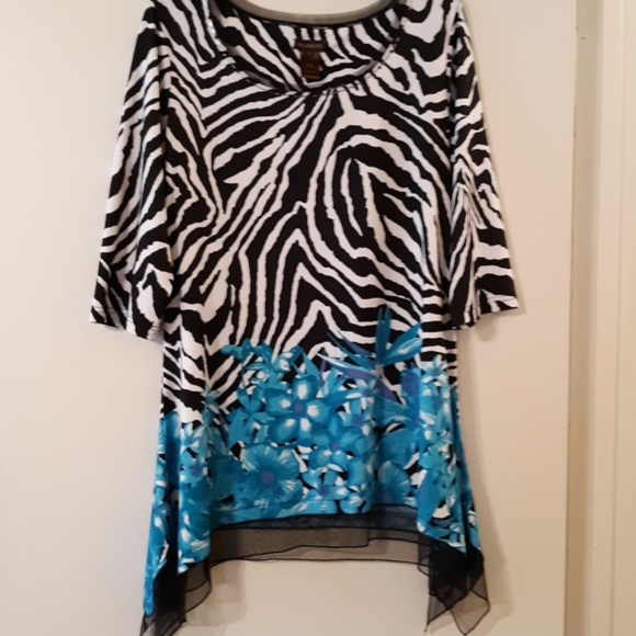 Multiples Tops - 3/$15🛑💥Multiples Zebra and Floral Top